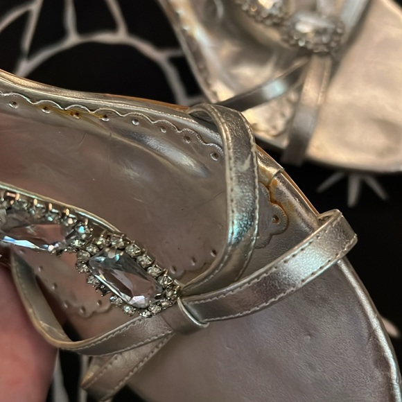 Vintage lace up silver grad wedding bridesmaid heels - Picture 4 of 5